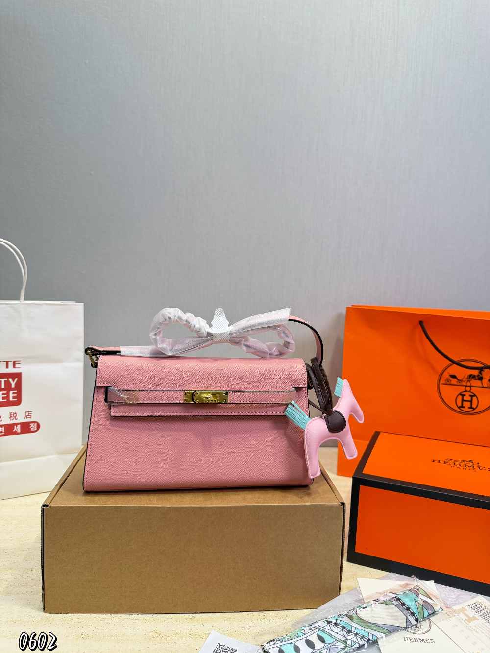 HEM146 New arrive fashion black white pink brown khaki bag for woman hands bag beautiful gift to choose gift 25*13cm