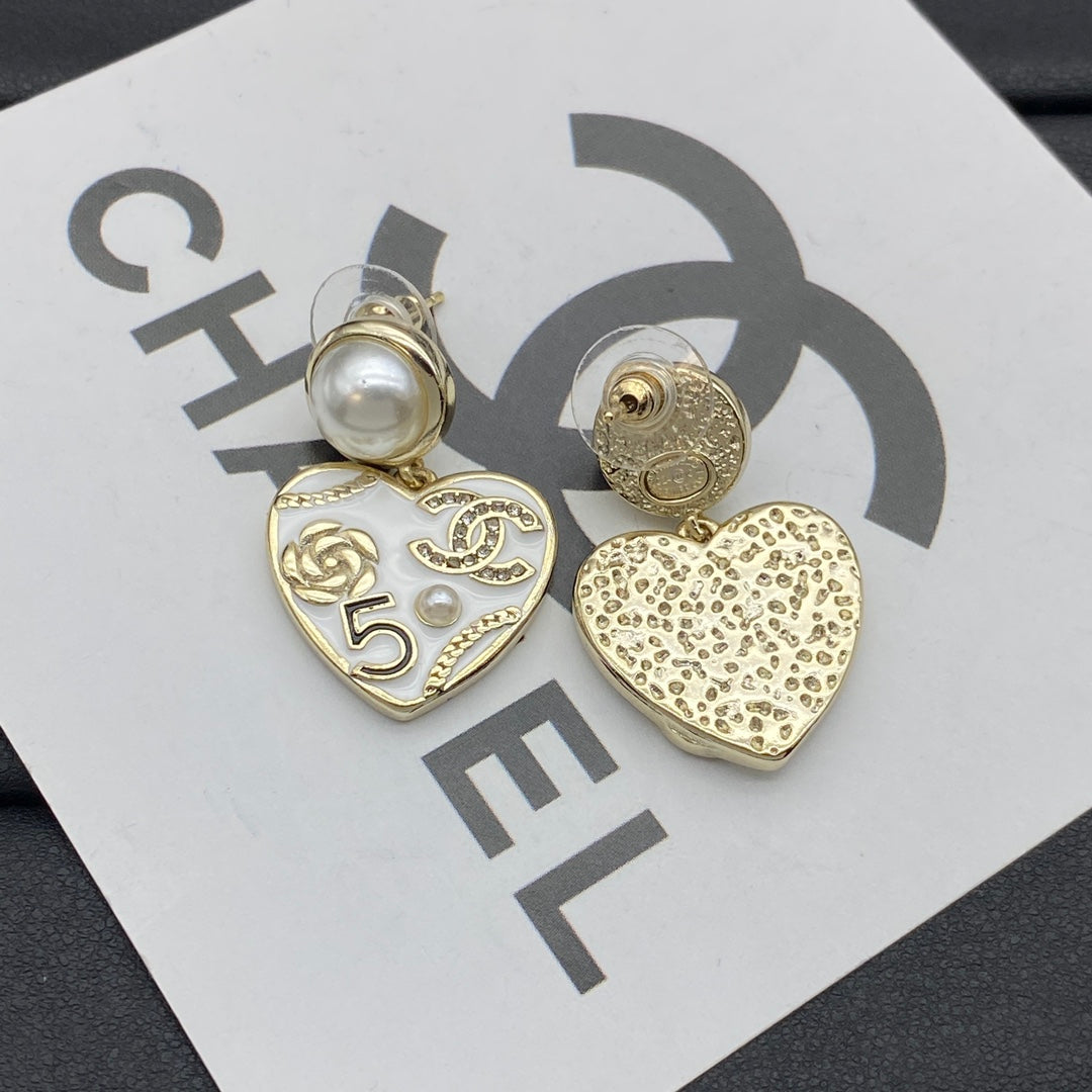 CEM209 New Arrive Fashion Hot Sale with Diamond Heart Earring for Woman Jewelry To Choose