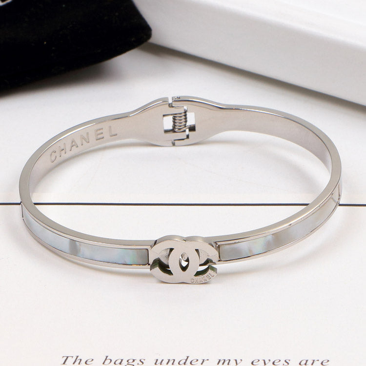 CEM201 Fashion Titanium Steel Design Shell Bracelets Charm for Women Gold Jewelry