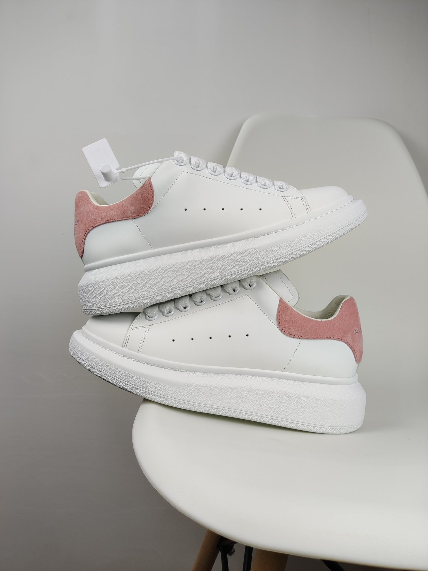 AEM01 fashion 3 color shose for woman black yellow and white color beautiful gift to choose