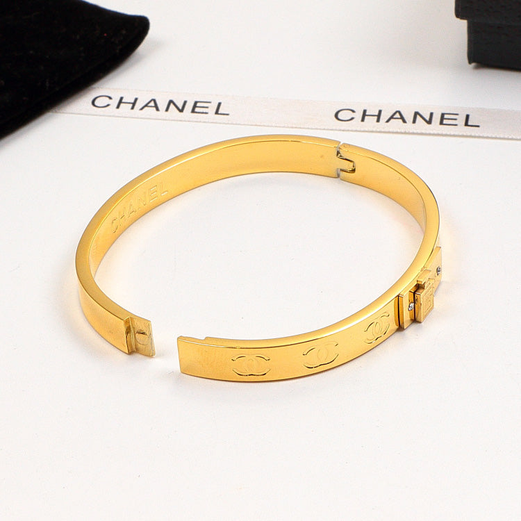 CEM199 Fashion Titanium Steel Design with Diamond Bracelets Charm for Women Gold Jewelry