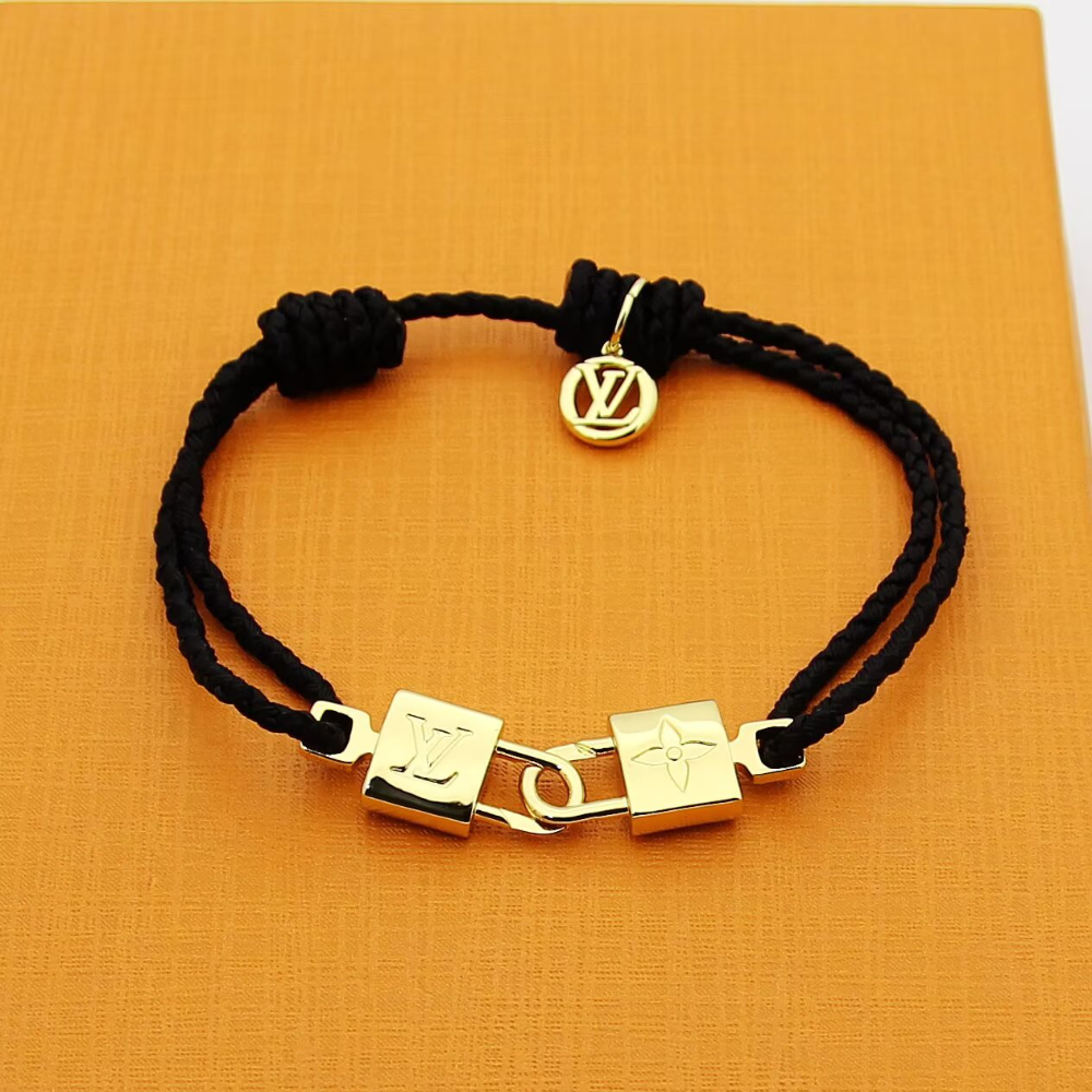 LEM471 New trendy open-style bracelet - Metal lock letter wristband - Women's couple accessory