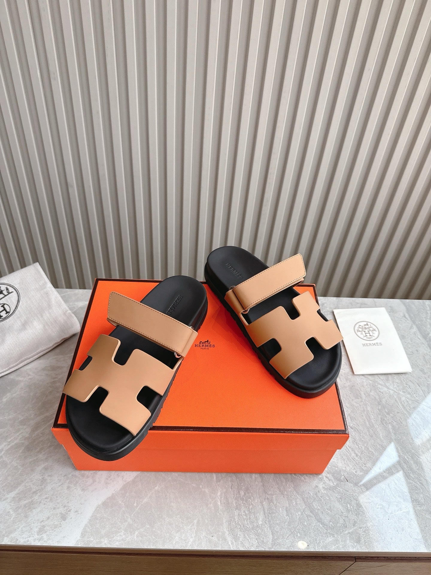 HEM100 Designer women Slippers, sandals shoes for women  high quality size 35 to 42
