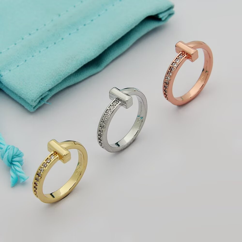TEM50 Fashionable stainless steel jewelry with exquisite gemstone design Suitable for both men and women Comes with optional gifts