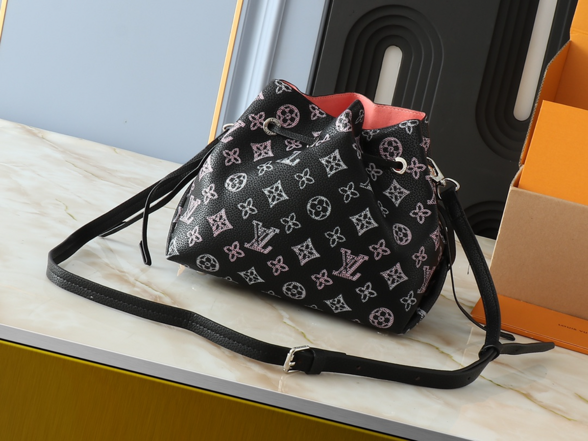 LEM636 New arrive fashion black pink khaki yellow bag for woman hands bag beautiful gift to choose gift  19 x 22 x 14 cm