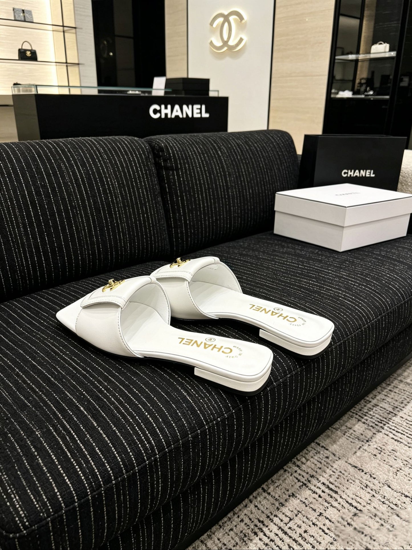 CEM260 New arrive fashion black and white color shose for woman beautiful Slippers gift to choose
