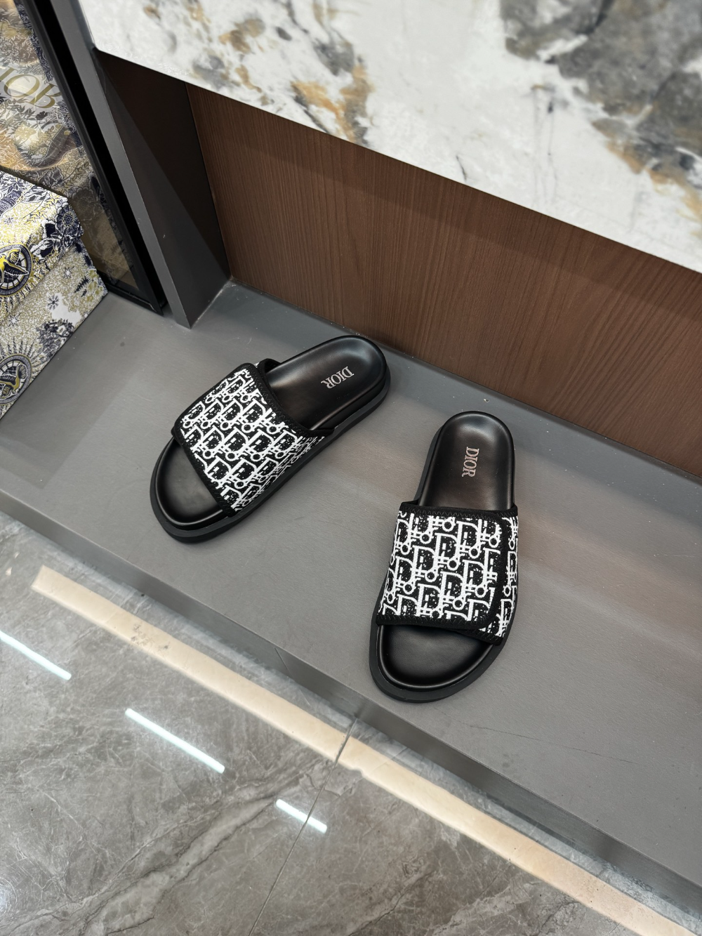 DEM317 New fashionable black and white women's shoes men's shoes available in various colors beautiful slippers excellent gift item