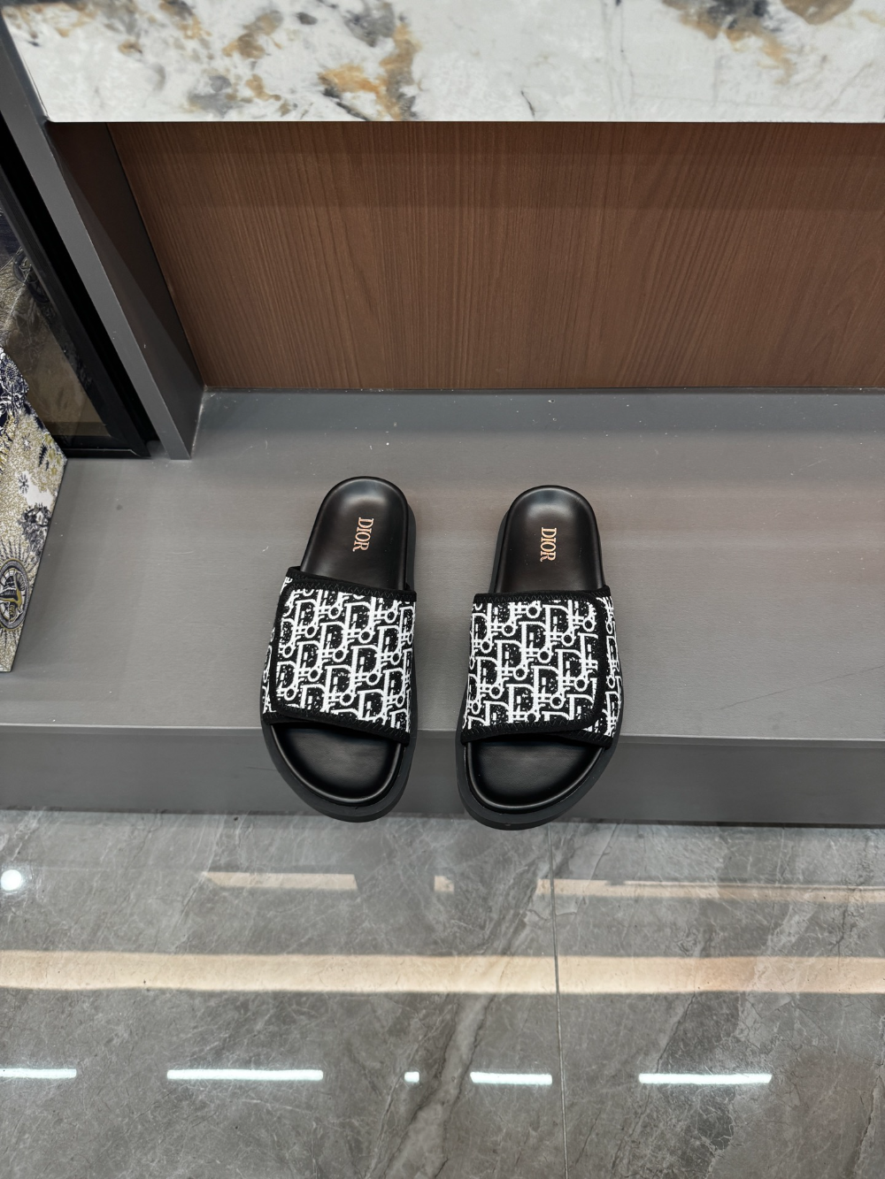 DEM317 New fashionable black and white women's shoes men's shoes available in various colors beautiful slippers excellent gift item