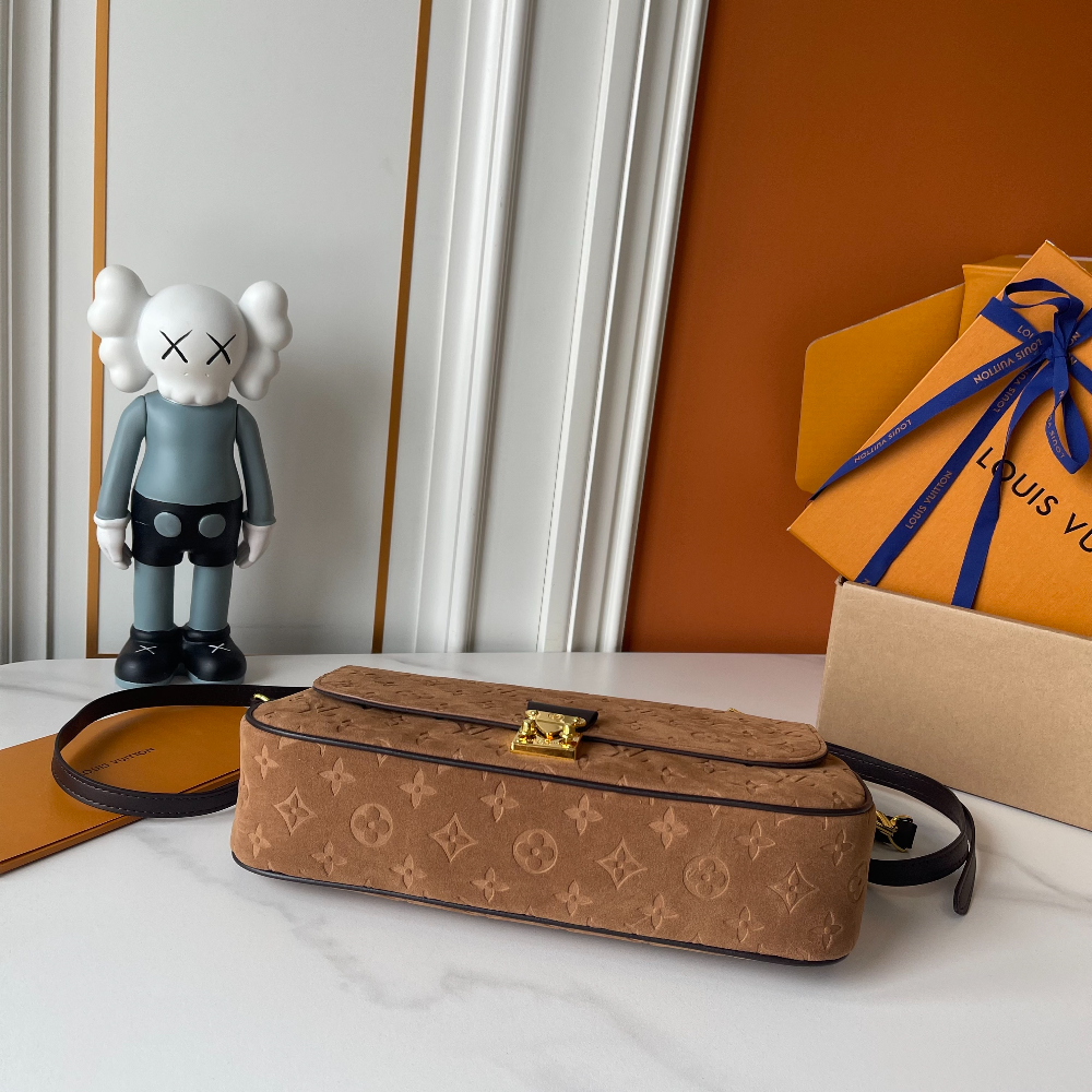 LEM630 New arrive fashion caramel bag for woman hands bag beautiful gift to choose gift  25 x 15 x 5 cm