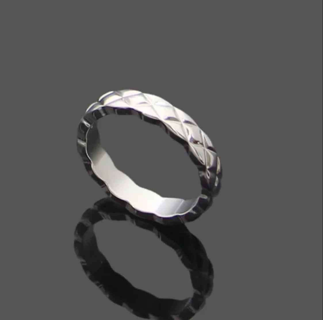 CEM236 Titanium Steel Patterned Rhombus Ring with Stone for Women Men Couples Wedding Rings Bands Bague Femme