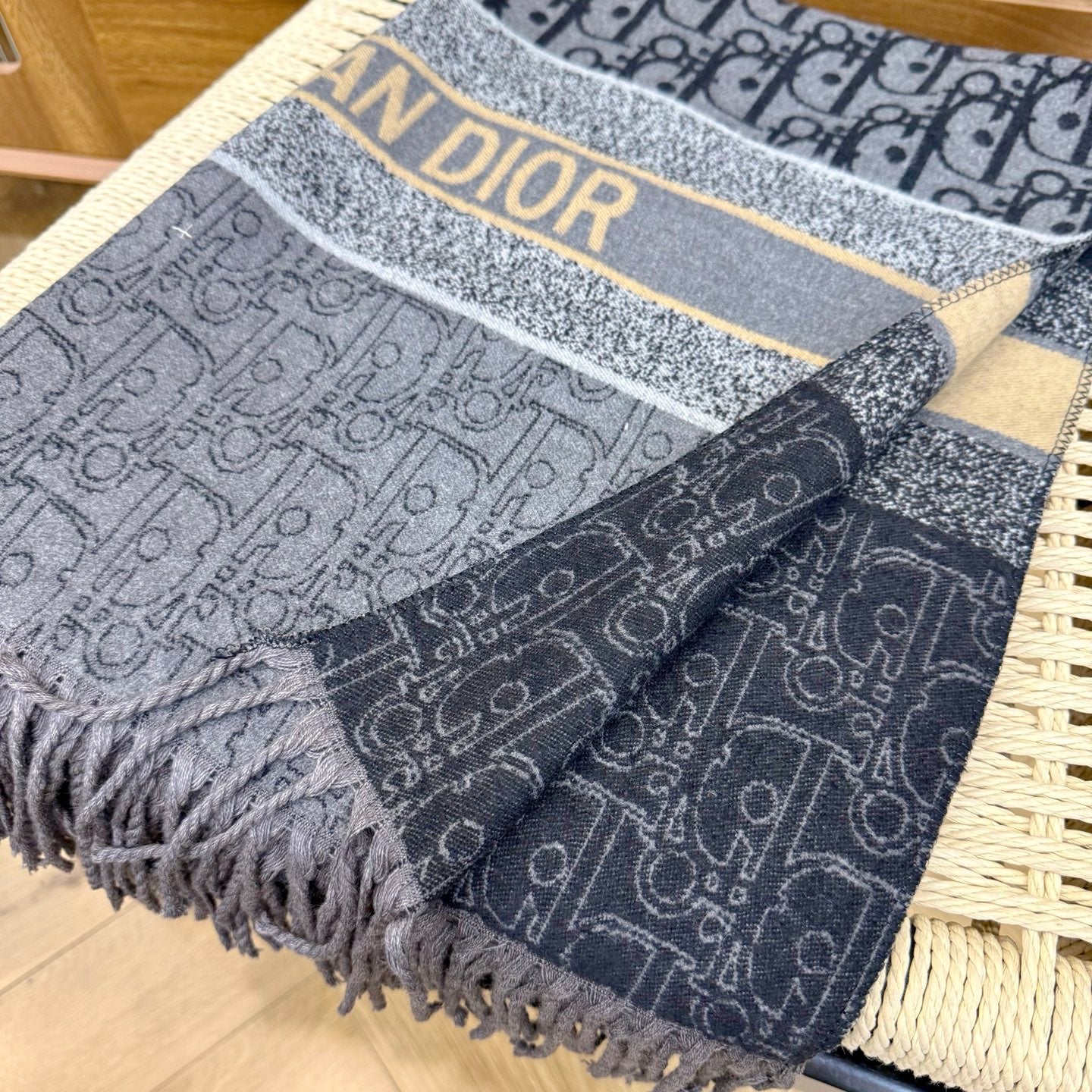 DEM233 Classic Plaid Luxury Designer Scarf 100% Cashmere Tassel Designers Scarves Scarfs Shawl Sciarpa For Winter Womens and Mens 65*180cm