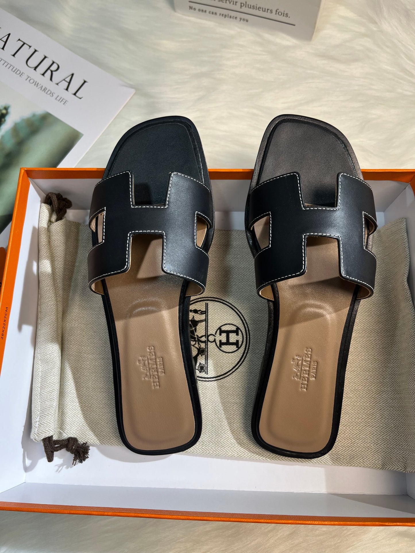 HEM97 New arrive fashion white black color shose for woman Slippers, sandals beautiful gift to choose