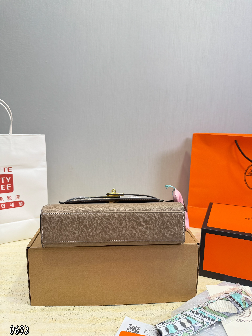 HEM146 New arrive fashion black white pink brown khaki  bag for woman hands bag beautiful gift to choose gift 25*13cm