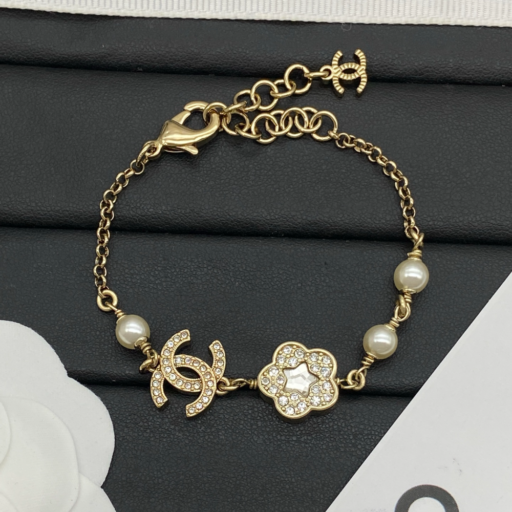 CEM498 New Arrive Fashion Hot Sale with Big Diamond Pearl Hand braceletfor Woman Jewelry To Choose Gift