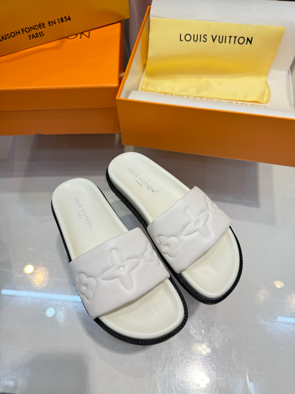 LEM452 New fashionable white black pink women's shoes men's shoes available in various colors beautiful slippers excellent gift items