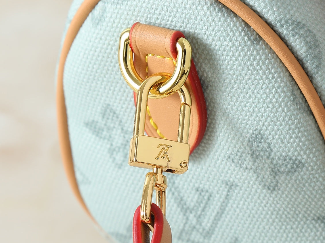 LEM45 New arrive fashion bag for woman beautiful gift to choose gift 16x10x7.5cm