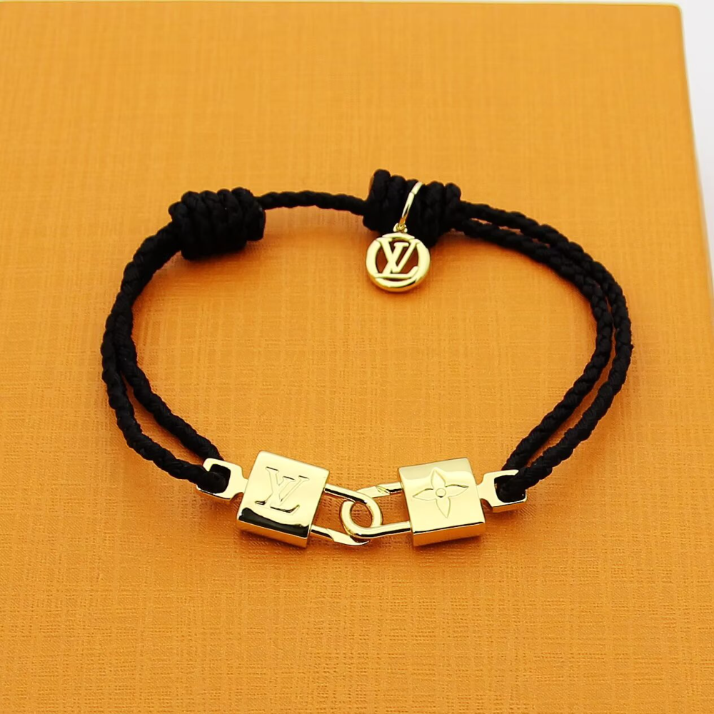 LEM471 New trendy open-style bracelet - Metal lock letter wristband - Women's couple accessory