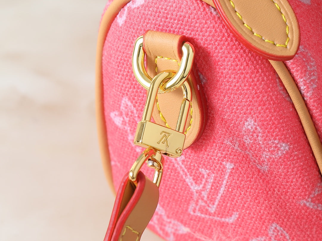 LEM45 New arrive fashion bag for woman beautiful gift to choose gift 16x10x7.5cm