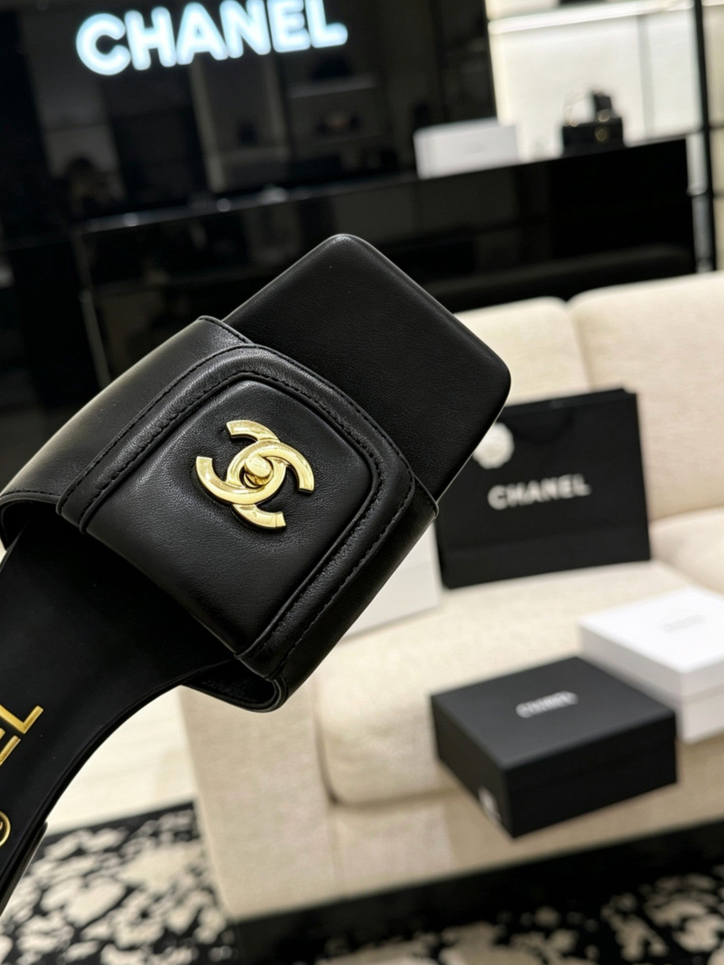 CEM260 New arrive fashion black and white color shose for woman beautiful Slippers gift to choose