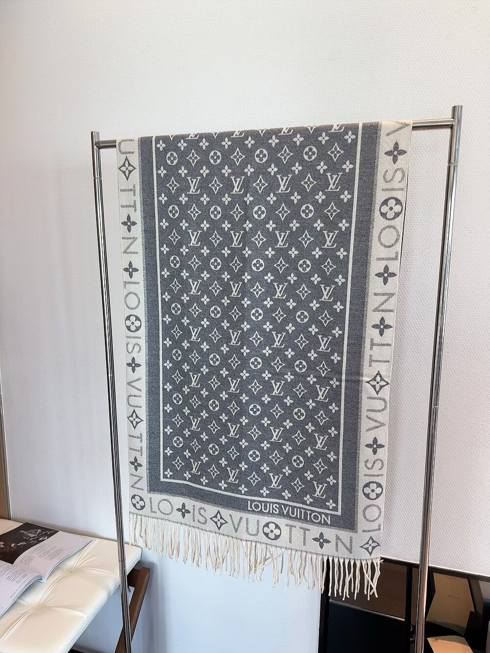 LEM285 New top Women Man Designer Scarf fashion brand 100% Cashmere Scarves For Winter Womens and mens Long Wraps Size 196*65CM gift