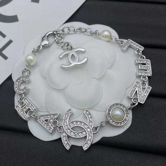 CEM206  New Arrive Fashion  Hot Sale  with Diamond Heart Bracelet for Woman Jewelry To Choose