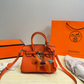 HEM121 The new fashionable and luxurious handbag features a classic flip-top design is elegant and versatile fully showcasing the charm of women It is the ideal gift choice 21*14cm
