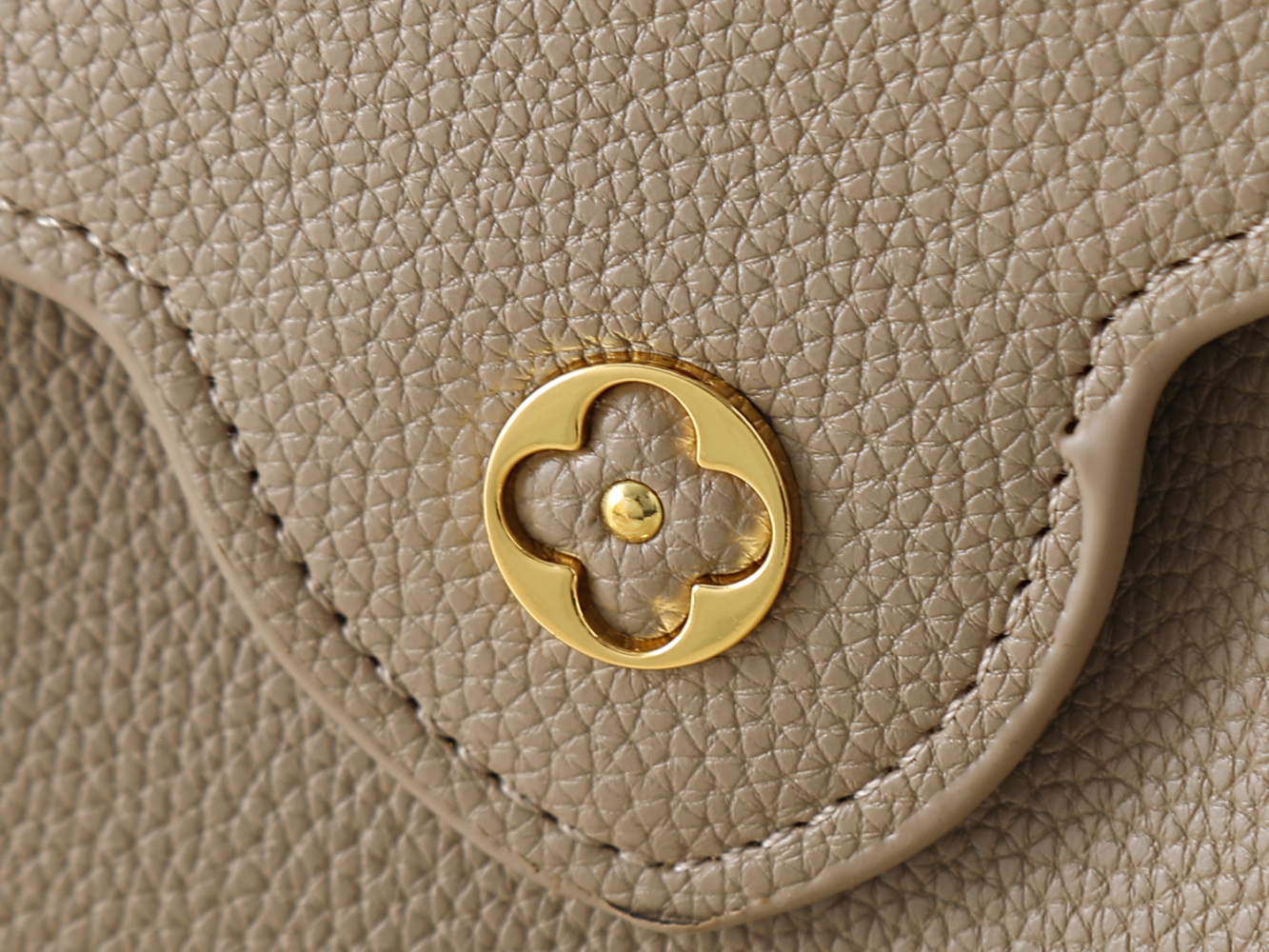LEM460 New trendy lychee-pattern handbag Luxurious diamond-handle bag for daily use with a single shoulder strap design 21 x 13.6 x 8cm