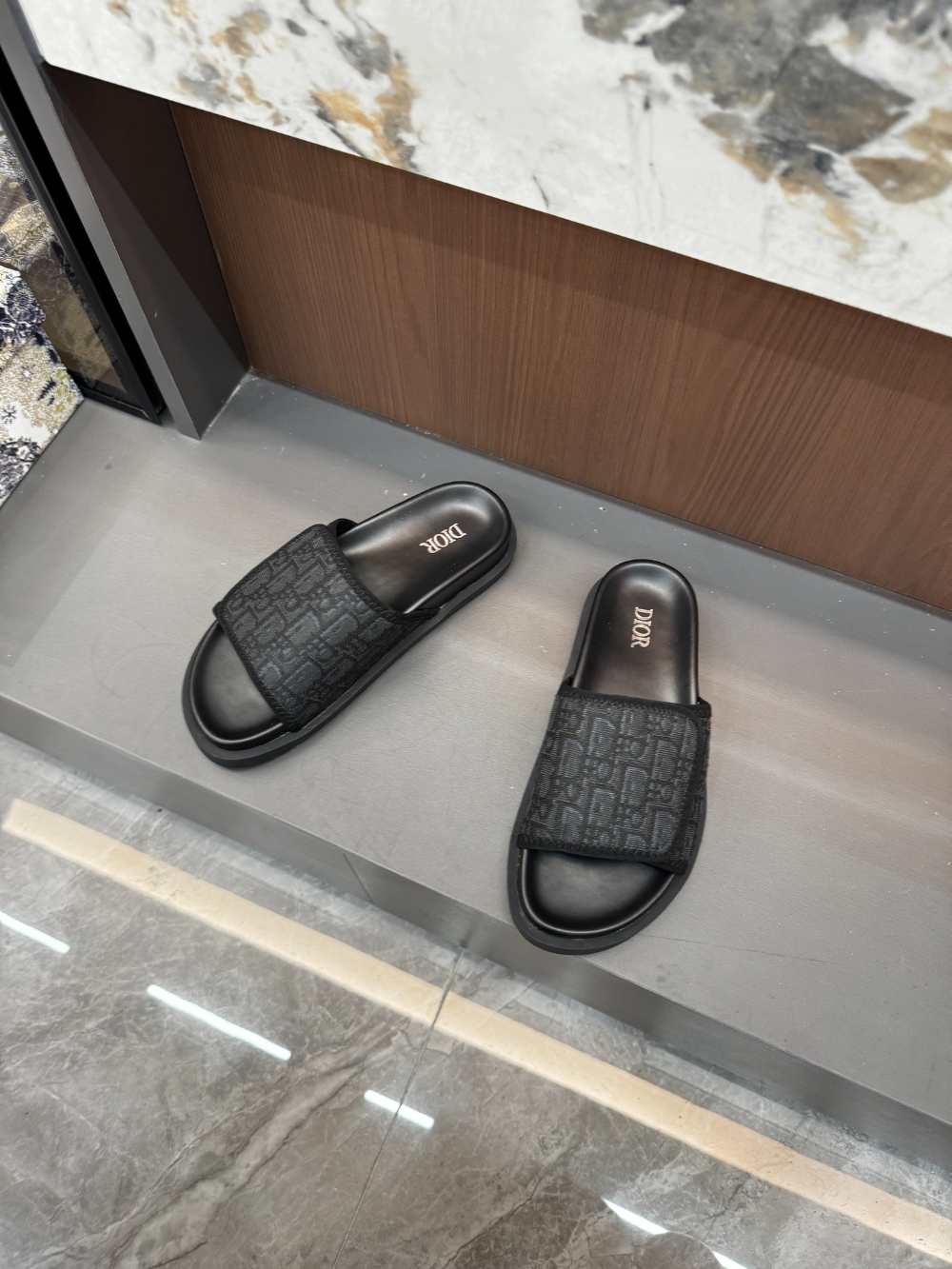 DEM316 New fashionable black and white women's shoes men's shoes available in various colors beautiful slippers excellent gift item