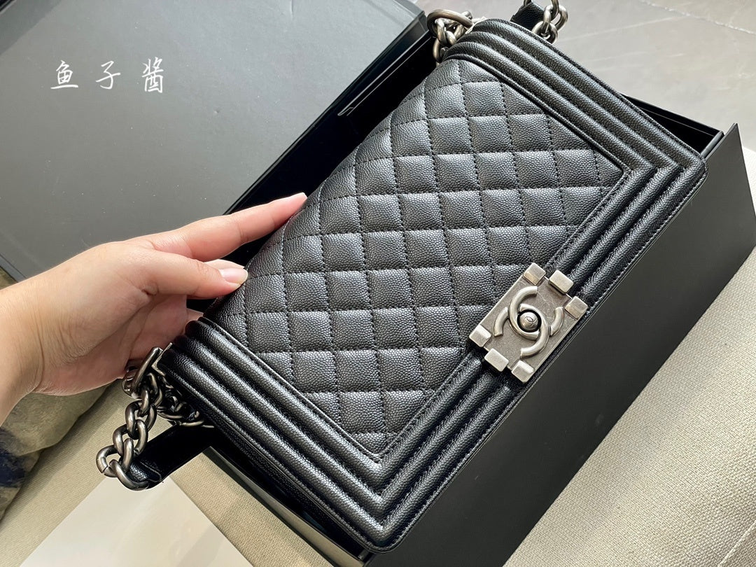 CEM11 New Arrive Hot Sale Black and Gold Color  Fashion Bag It Come with Box