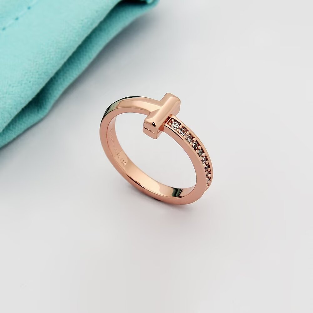 TEM50 Fashionable stainless steel jewelry with exquisite gemstone design Suitable for both men and women Comes with optional gifts
