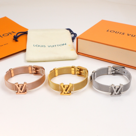 LEM403 New Fashion Open Flower Gold Color Bracelet Metal Letter Wristband Bracelet Couple Accessories for Woman