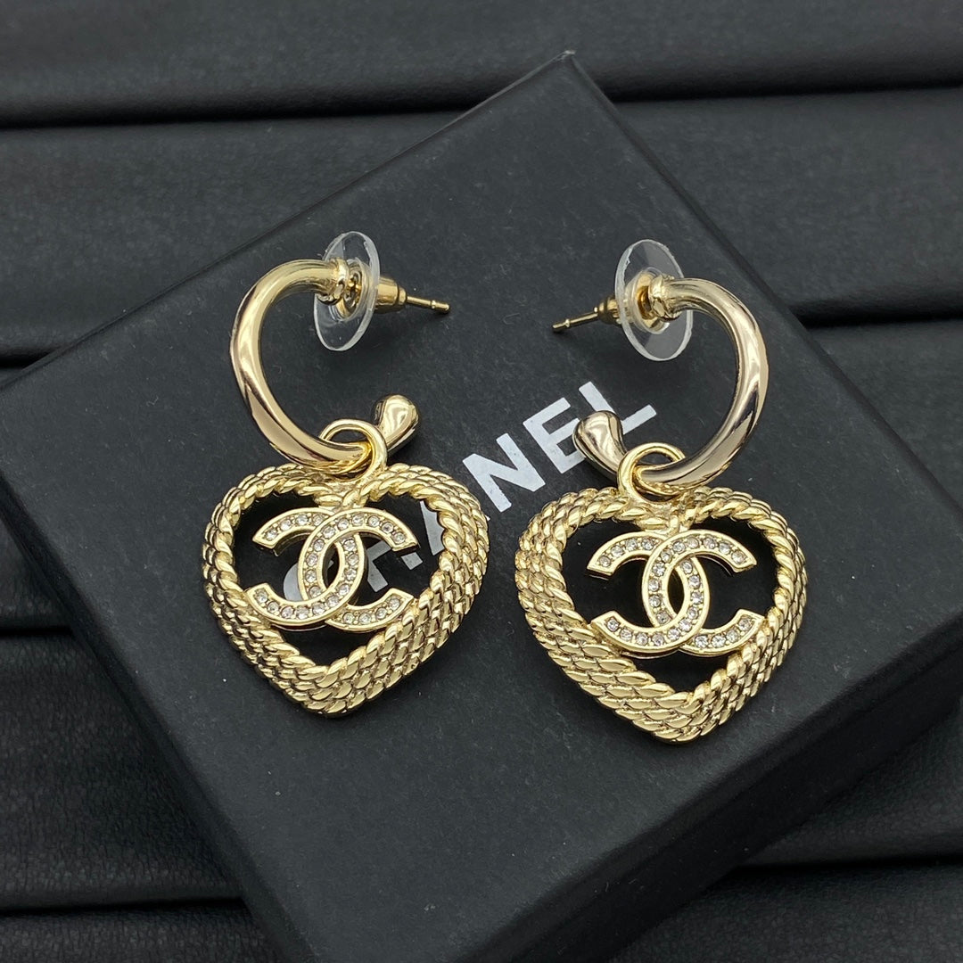 CEM205  New Arrive Fashion  Hot Sale  with Diamond Heart Earring  for Woman Jewelry To Choose