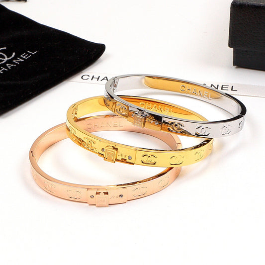 CEM199 Fashion Titanium Steel Design with Diamond Bracelets Charm for Women Gold Jewelry