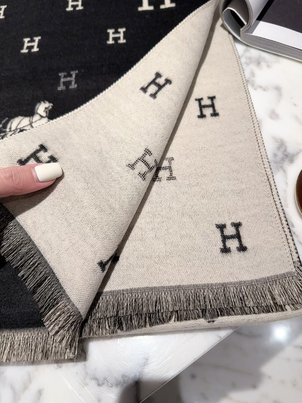 HEM147 new arrive  Hot sale light brown black  color fashion beautiful  scarf  for woman gift  to choose