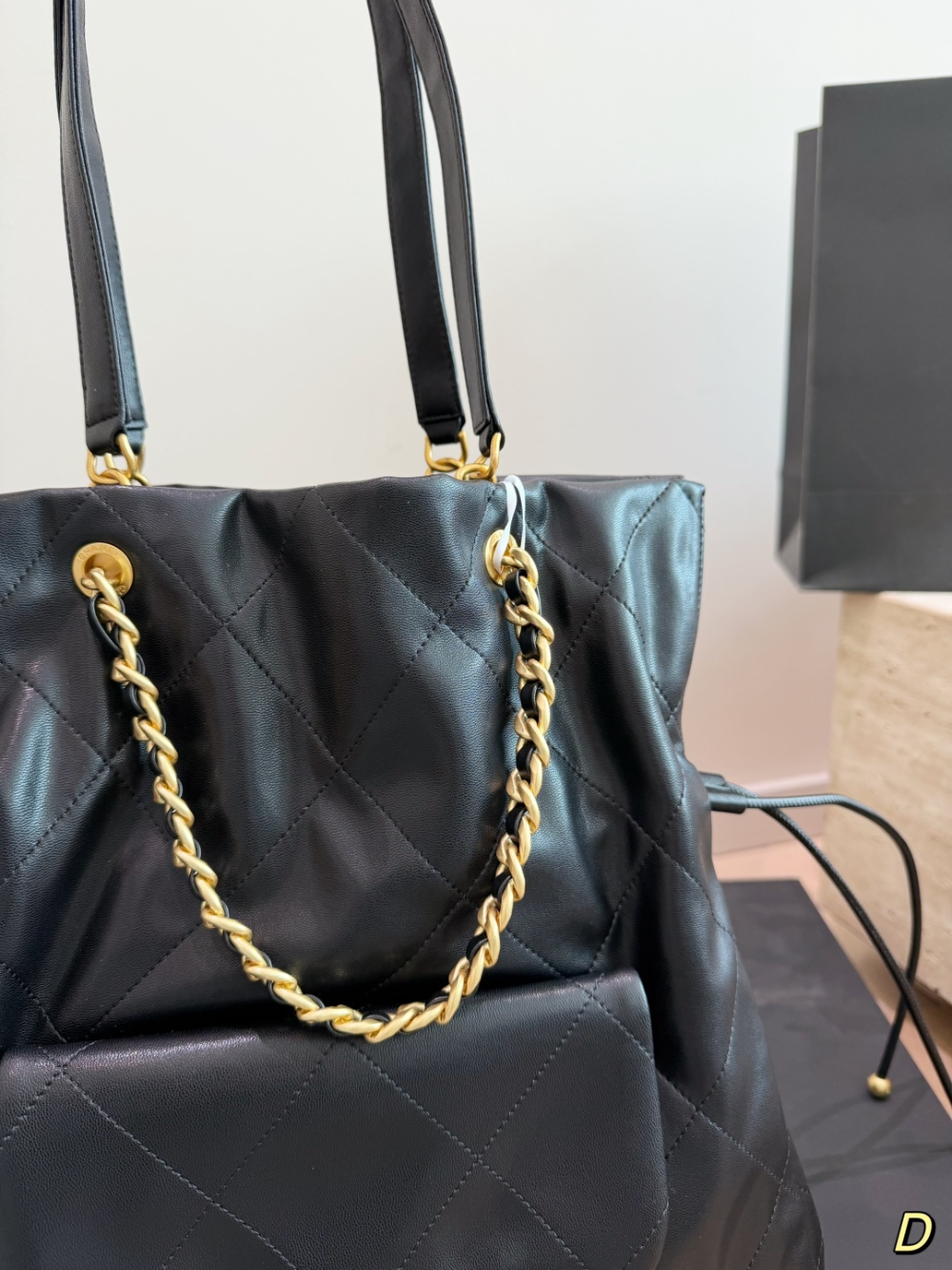 CEM489 New arrive fashion black  white red khaki bag for woman hands bag beautiful gift to choose gift 33*32cm