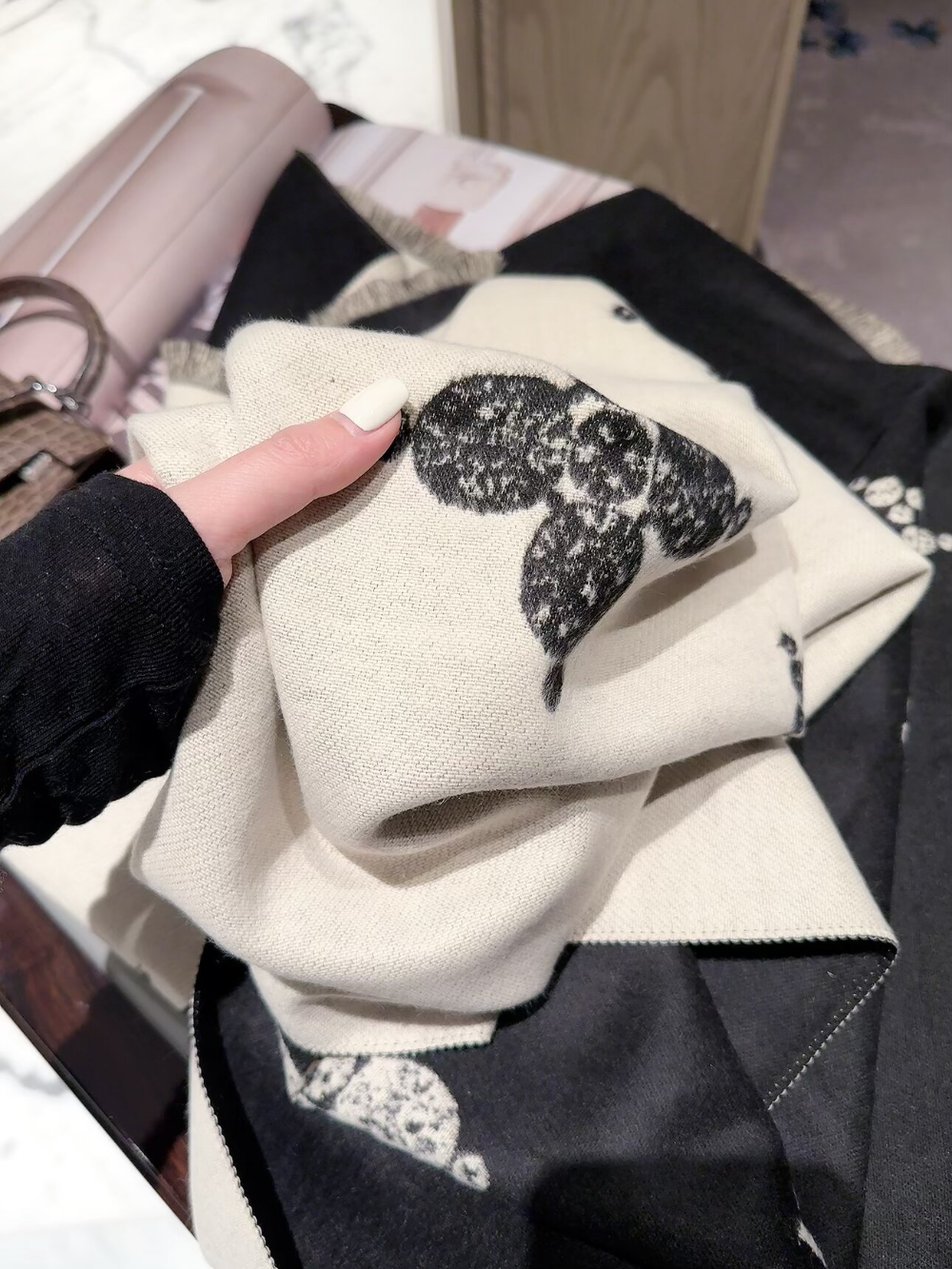 LEM616 new arrive  Hot sale brown black blue grey red color fashion beautiful  scarf  for woman gift  to choose