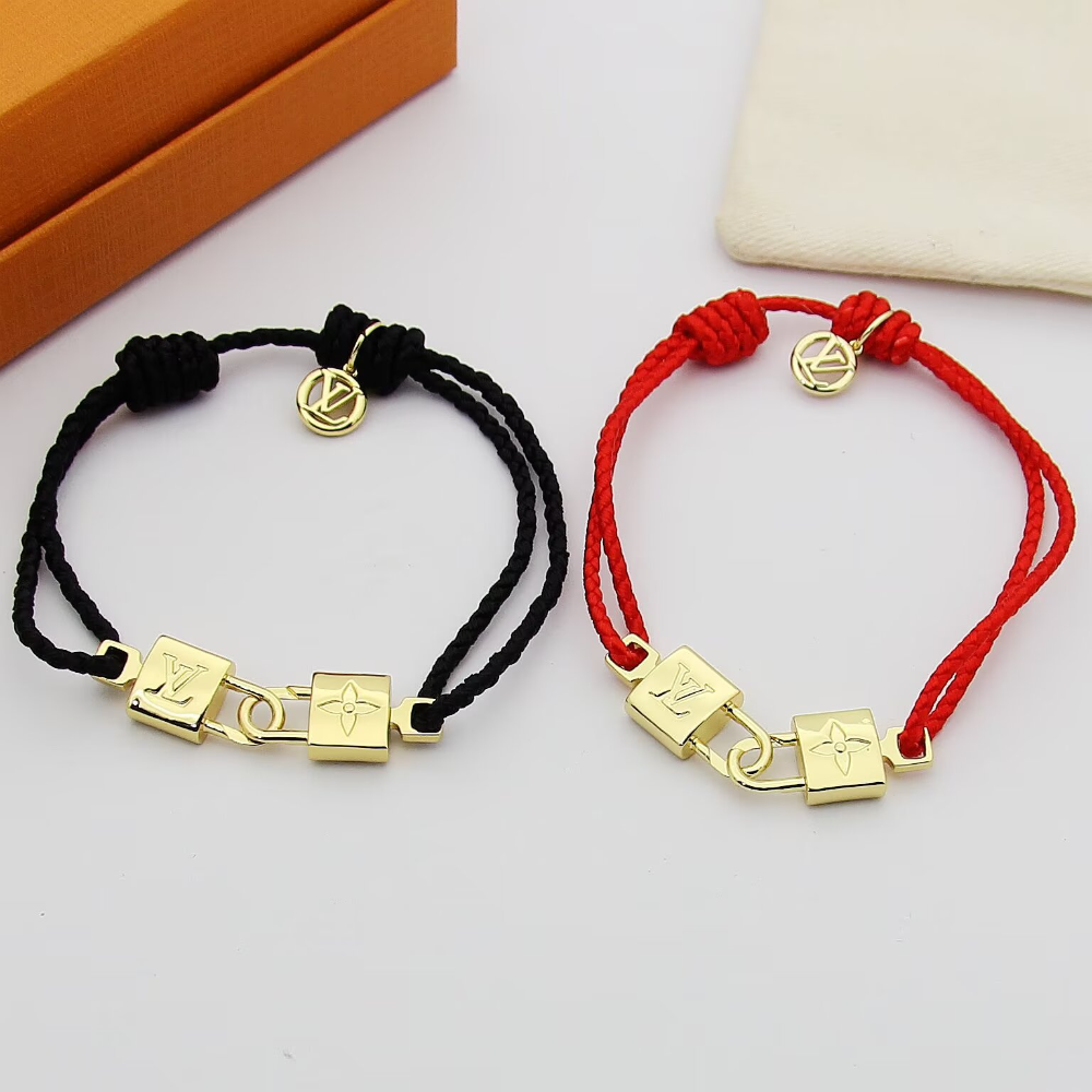 LEM471 New trendy open-style bracelet - Metal lock letter wristband - Women's couple accessory