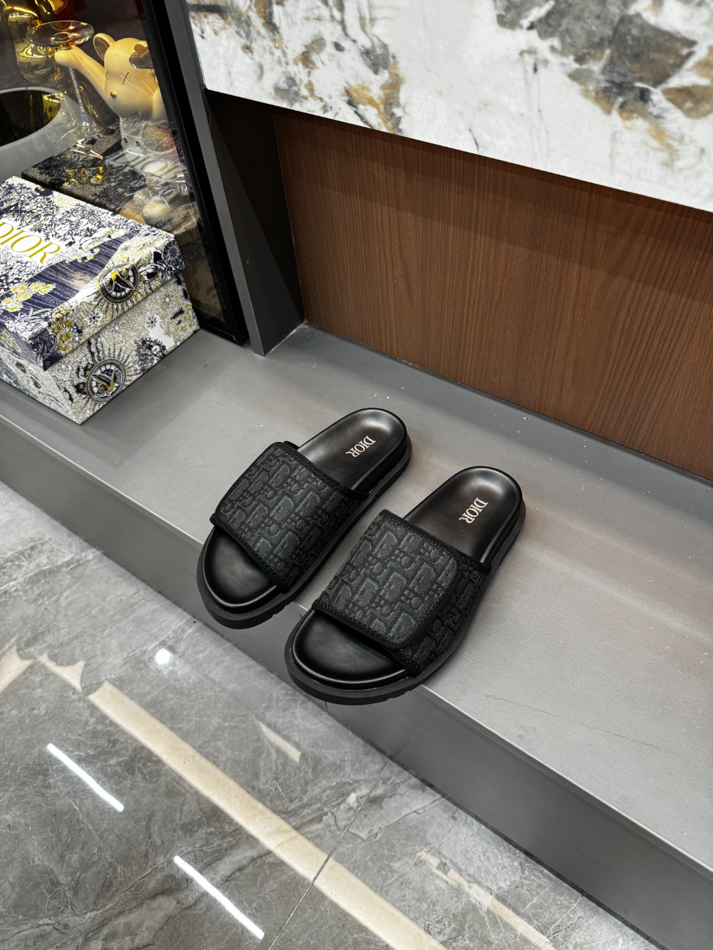 DEM316 New fashionable black and white women's shoes men's shoes available in various colors beautiful slippers excellent gift item