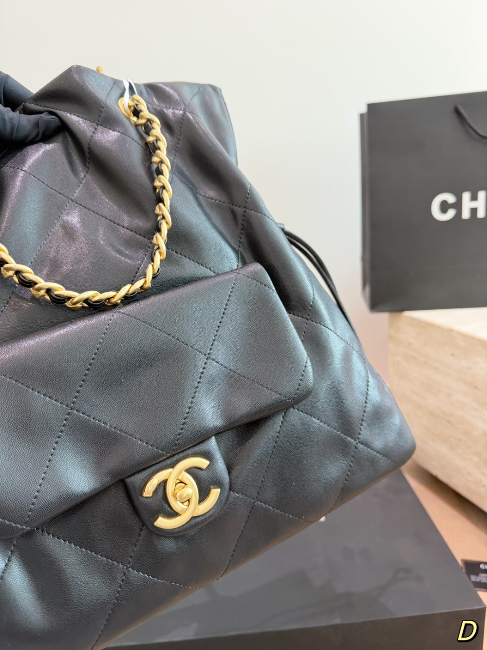 CEM489 New arrive fashion black  white red khaki bag for woman hands bag beautiful gift to choose gift 33*32cm