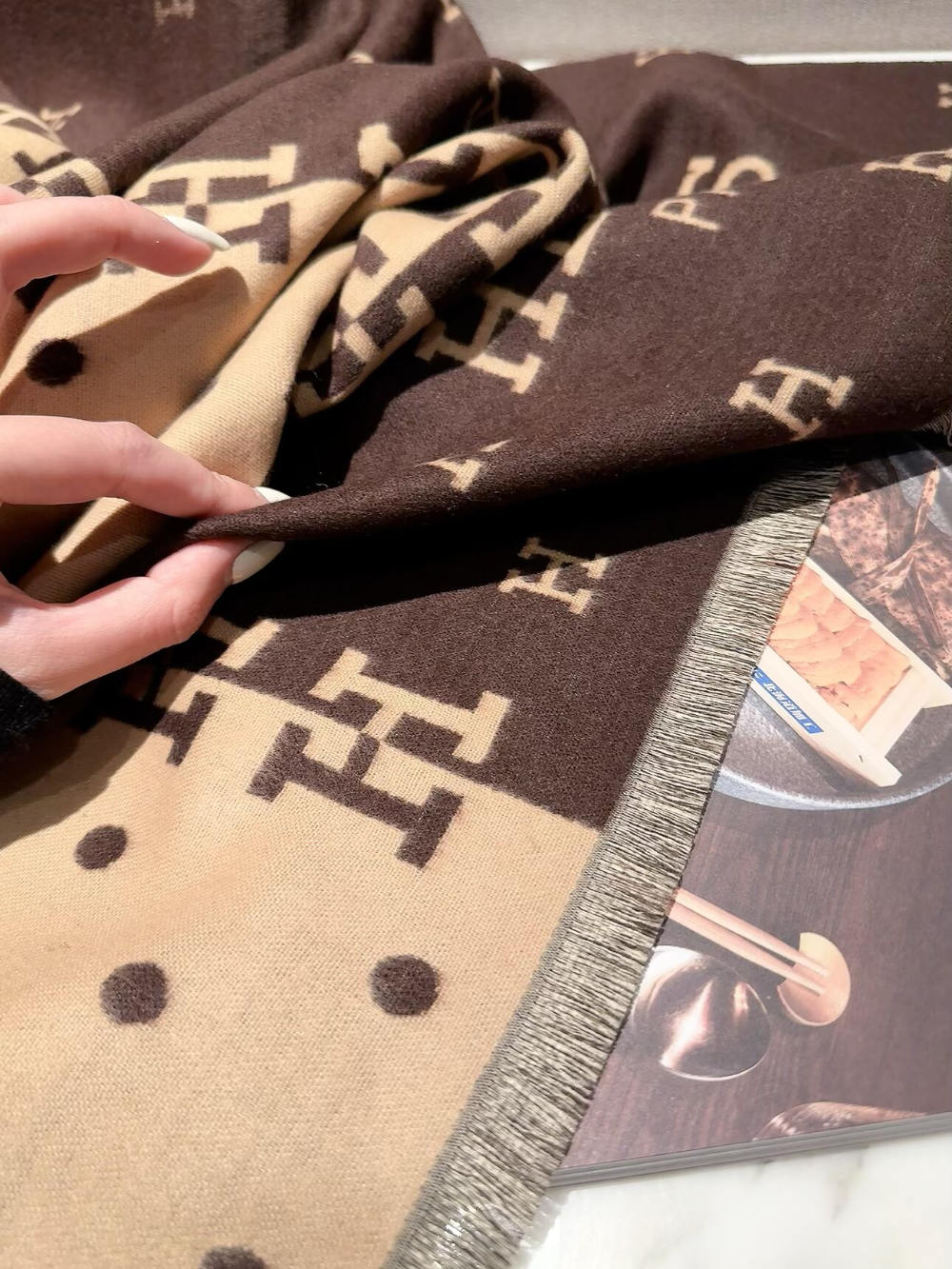 HEM148 new arrive  Hot sale brown blue grey red color fashion beautiful  scarf  for woman gift  to choose