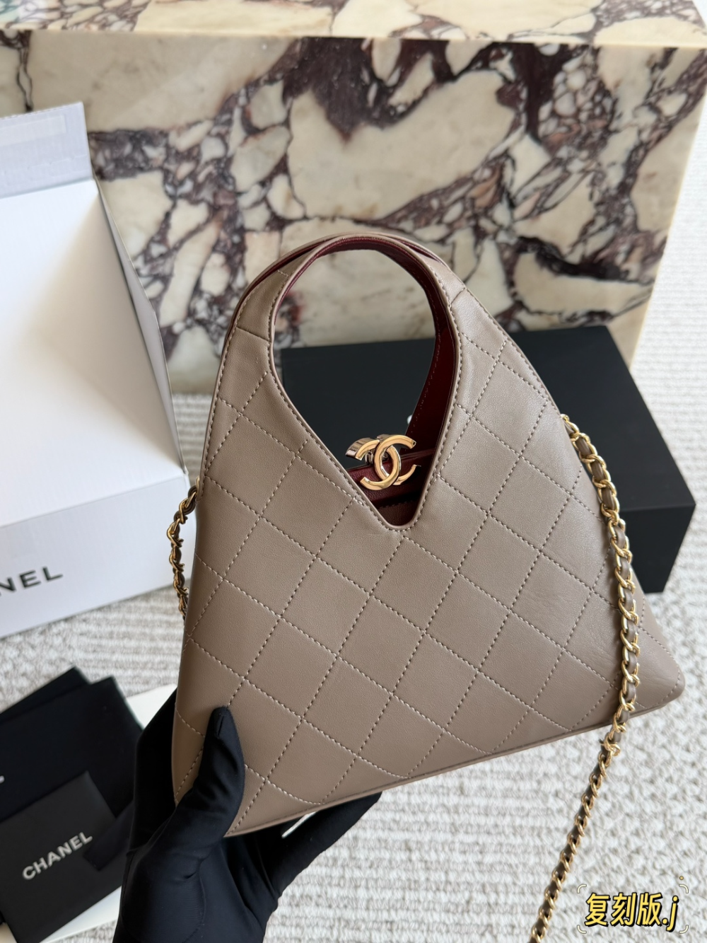 CEM309 New arrive fashion black white  pink red  Light camel color  khaki bag for woman hands bag beautiful gift to choose gift 23*25cm