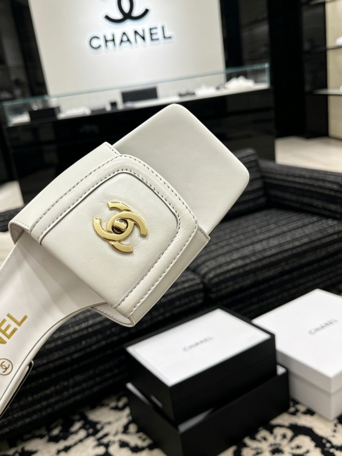 CEM260 New arrive fashion black and white color shose for woman beautiful Slippers gift to choose