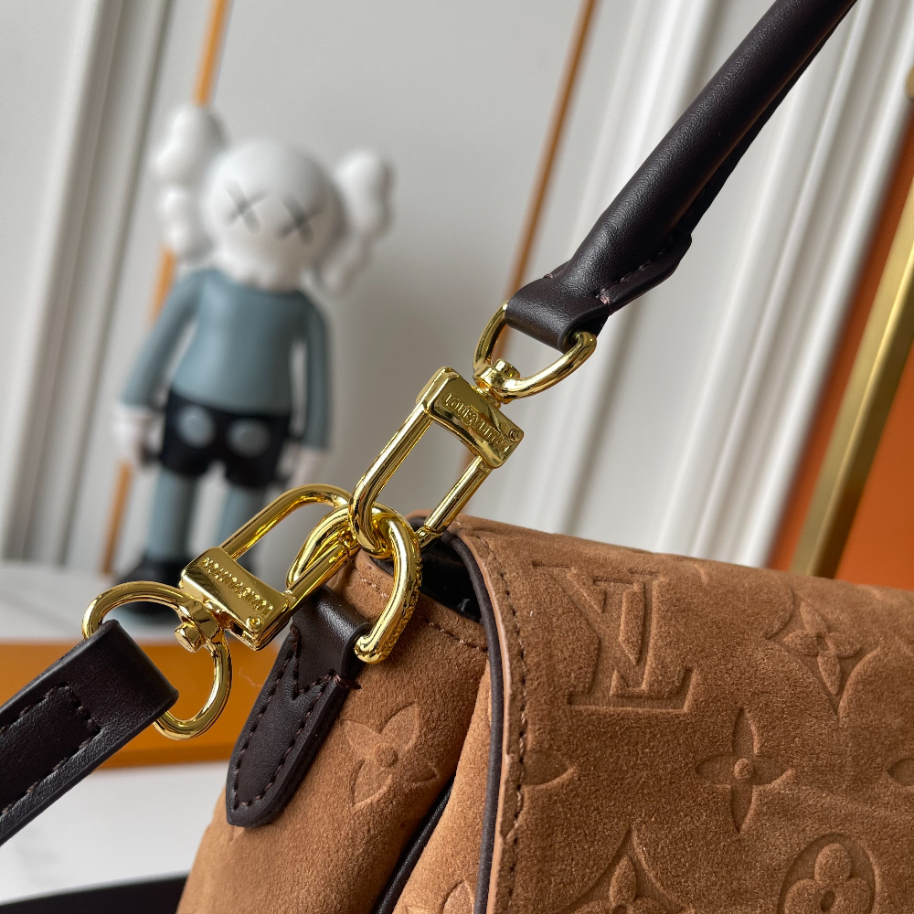 LEM630 New arrive fashion caramel bag for woman hands bag beautiful gift to choose gift  25 x 15 x 5 cm
