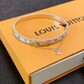 LEM399 New Fashion Open Flower Silver Color Bracelet Metal Letter Wristband Bracelet Couple Accessories for Woman
