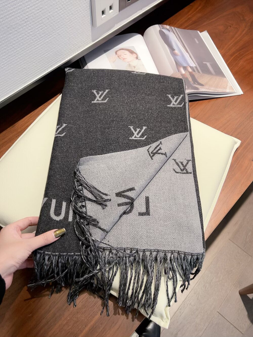 LEM293 New top Women Man Designer Scarf fashion brand 100% Cashmere Scarves For Winter Womens and mens Long Wraps Size 180✖️60cm