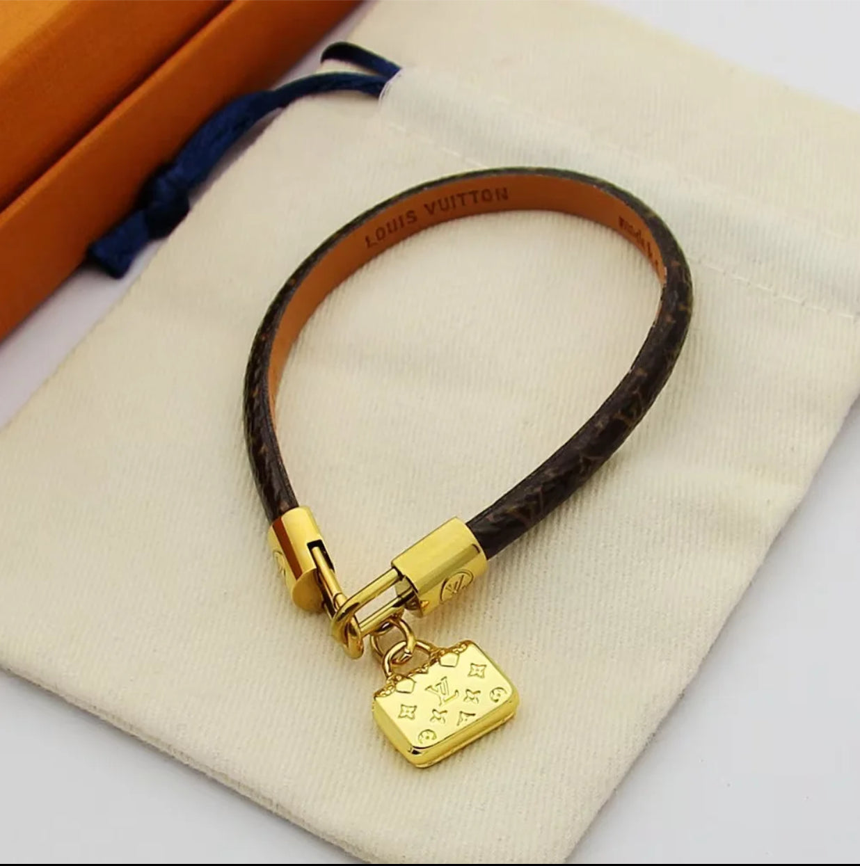 LEM319 FashionClassic Bracelet Brand Designer Leather Flowers Love Bracelet Bangles Promise Jewelry