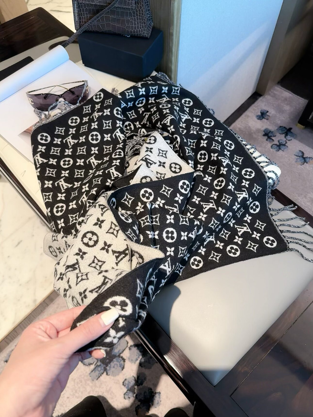 LEM653 new arrive  Hot sale black pink color fashion beautiful  scarf  for woman gift  to choose