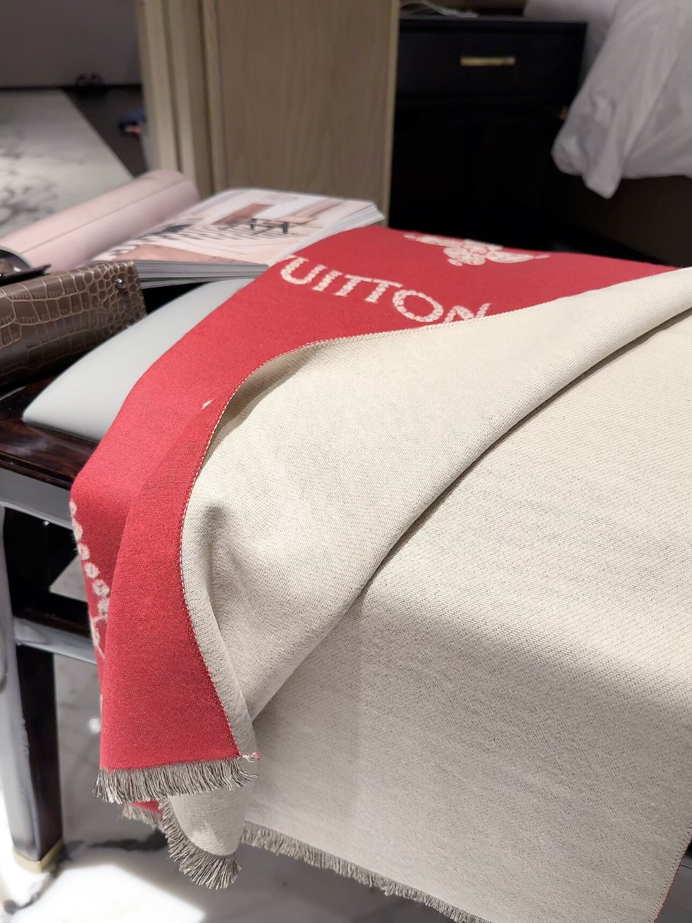 LEM616 new arrive  Hot sale brown black blue grey red color fashion beautiful  scarf  for woman gift  to choose