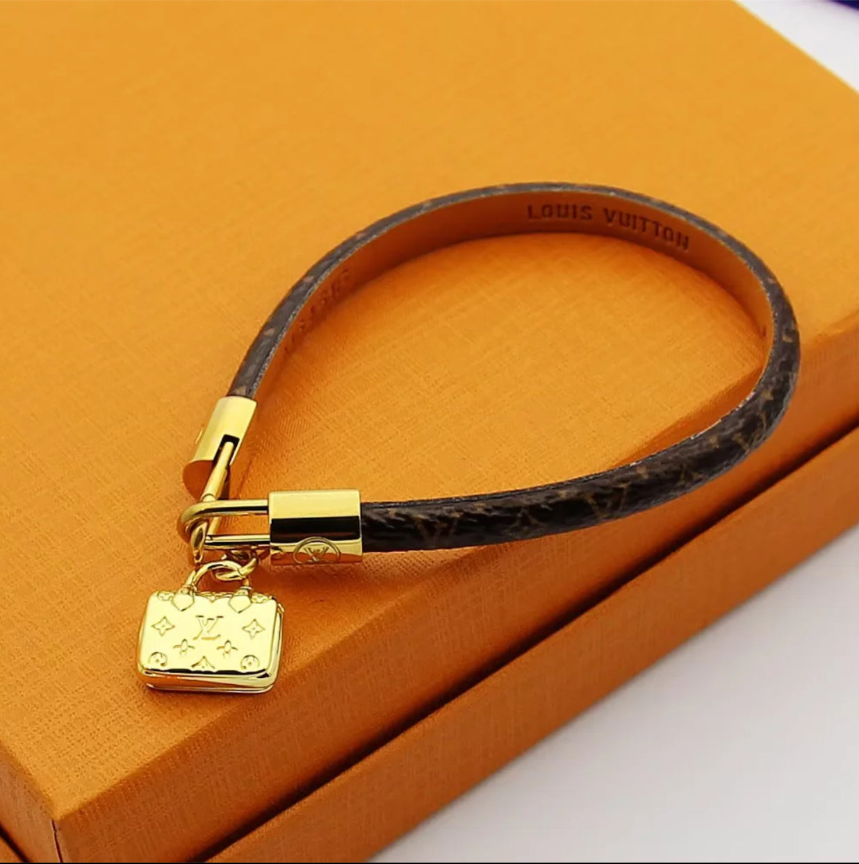LEM319 FashionClassic Bracelet Brand Designer Leather Flowers Love Bracelet Bangles Promise Jewelry