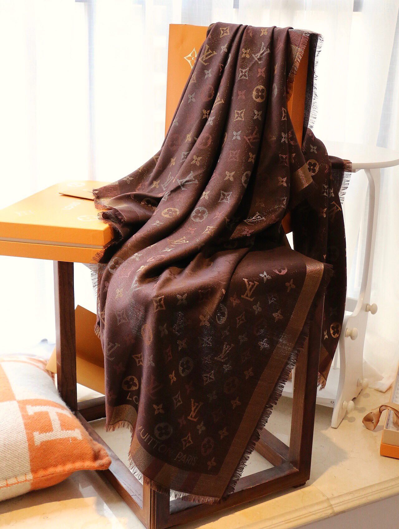 LEM328 new arrive Hot sale  black red gray color fashion beautiful scarf for woman men  gift to choose 140*140cm size